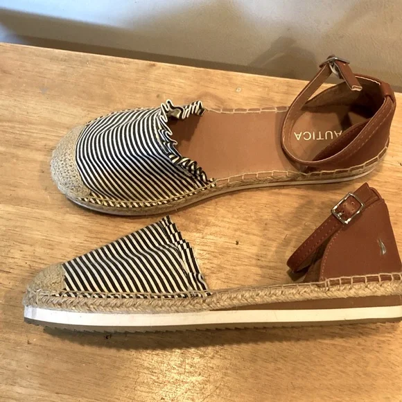 Nautica Espadrilles - Picture 2 of 3